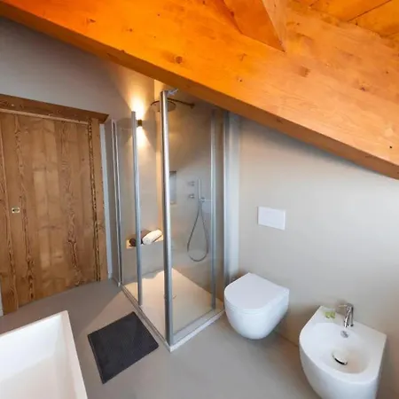 Деревянный коттедж La Tana & *