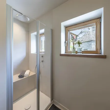 Деревянный коттедж La Tana &